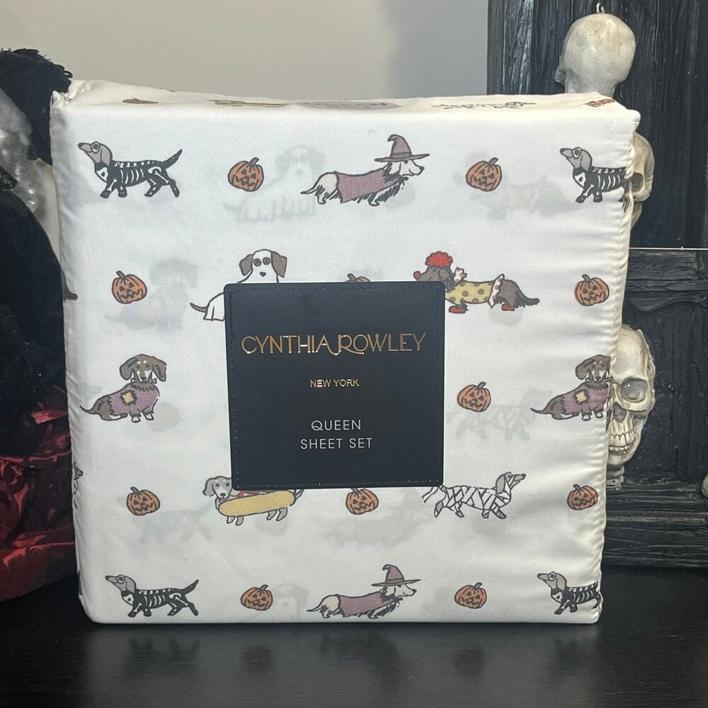 Cynthia Rowley Halloween Dachshund Weiner Dogs in Costume Sheet Set (Queen)